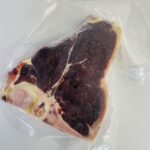 Мясо мраморной говядины на кости, стейк «Ти-Бон»